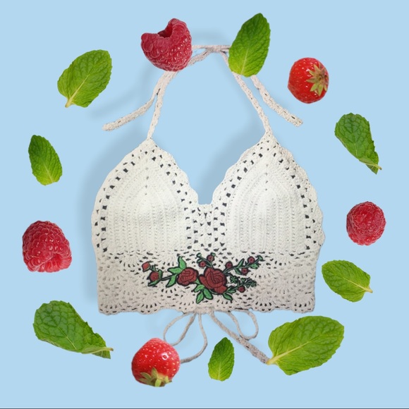 Tops - Roses appliqué Halter neck crochet top